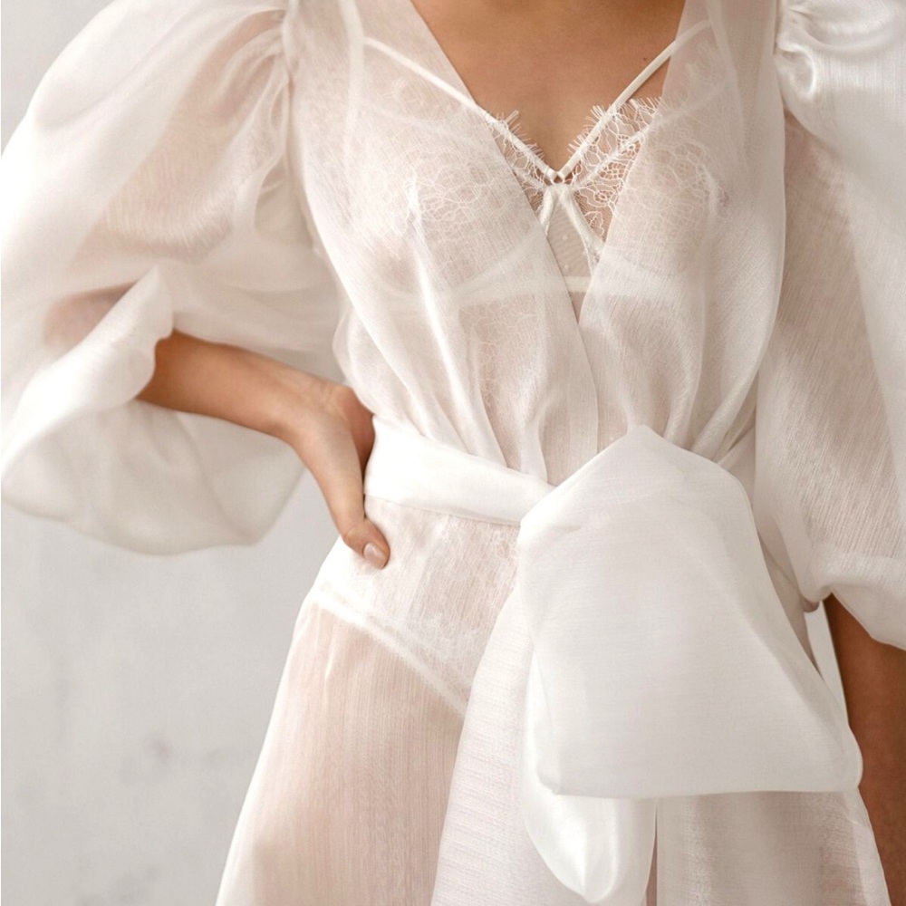 Bridal robe - Picture 2 of 6